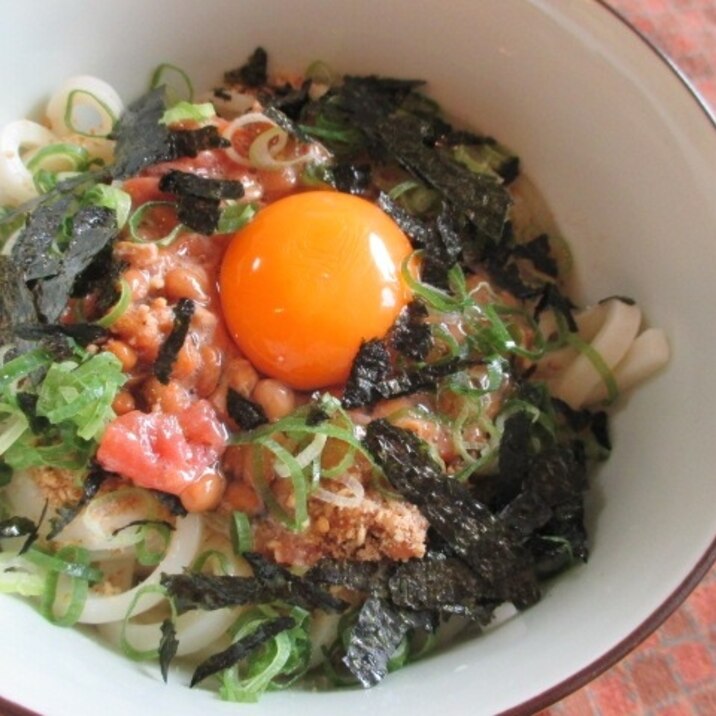 さしみ醤油de梅と納豆の混ぜうどん♪